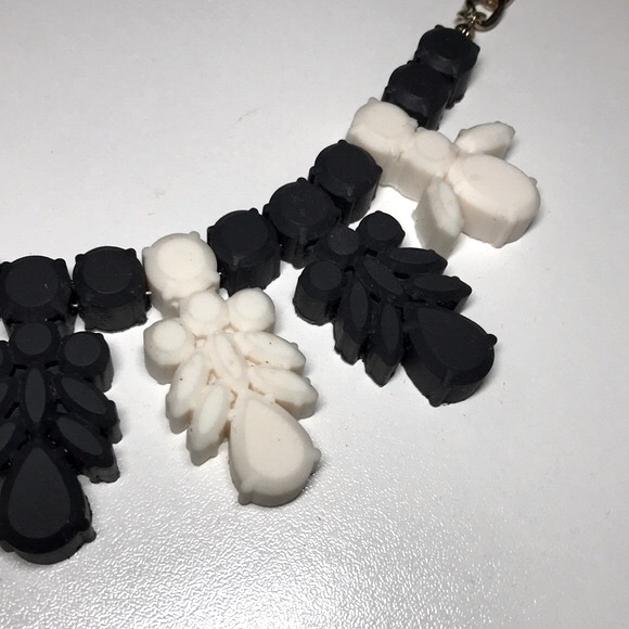 BLACK & WHITE RUBBER STONES Chain Neckace - Picture 4 of 9